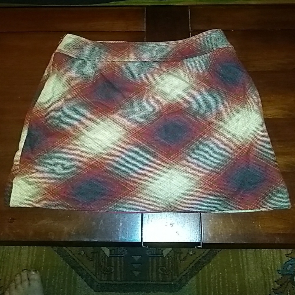 Size 4 Plaid lined skirt.     301